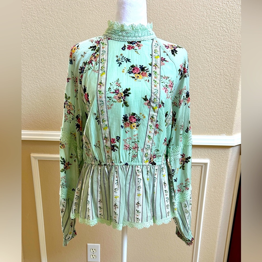 Anthropologie top green floral size medium m